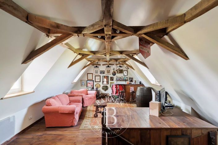 Image No.27-6 Bed House for sale