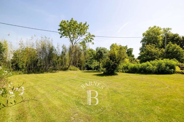 Image No.10-6 Bed House for sale