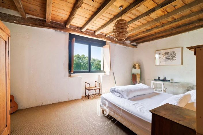 Image No.20-6 Bed House for sale