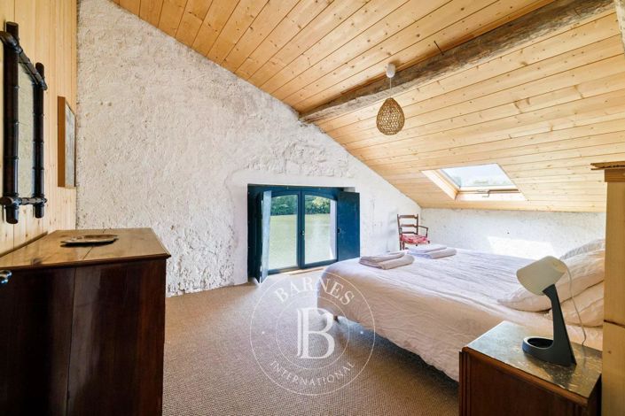 Image No.24-6 Bed House for sale