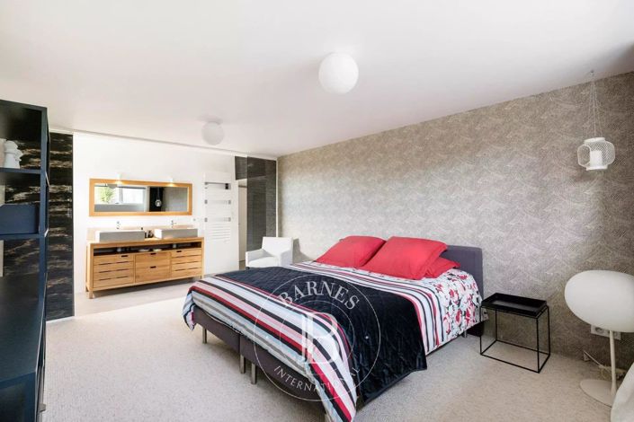 Image No.7-4 Bed House for sale