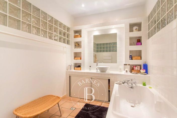 Image No.22-7 Bed House for sale