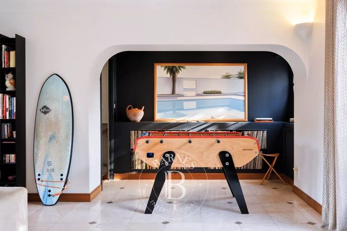 Image No.8-7 Bed House for sale