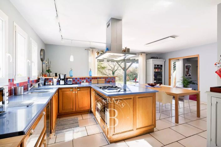 Image No.10-4 Bed House for sale