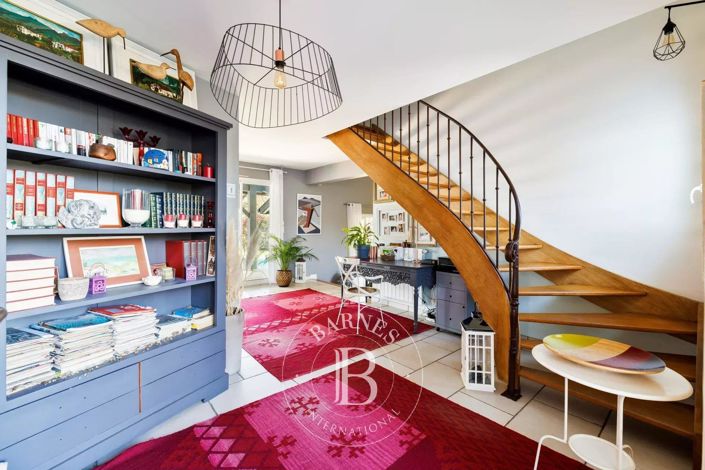 Image No.6-4 Bed House for sale