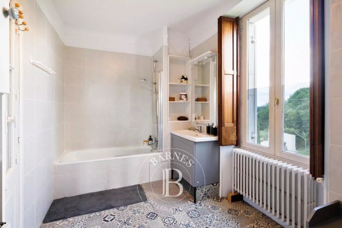 Image No.11-6 Bed House for sale