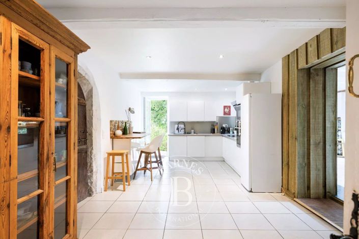 Image No.14-6 Bed House for sale