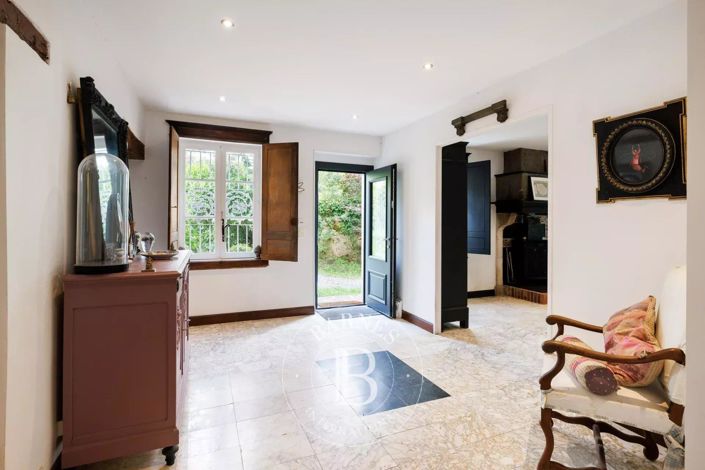 Image No.15-6 Bed House for sale