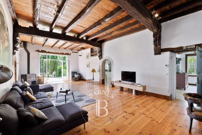 Image No.18-6 Bed House for sale