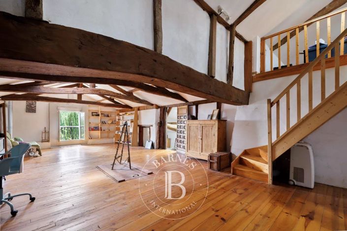 Image No.20-6 Bed House for sale