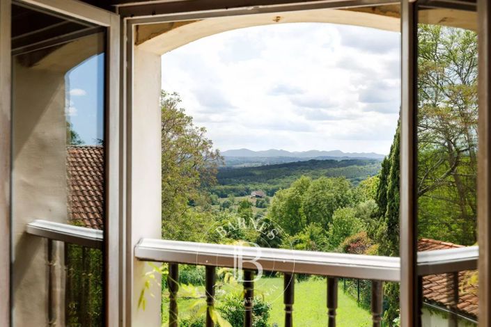 Image No.23-6 Bed House for sale