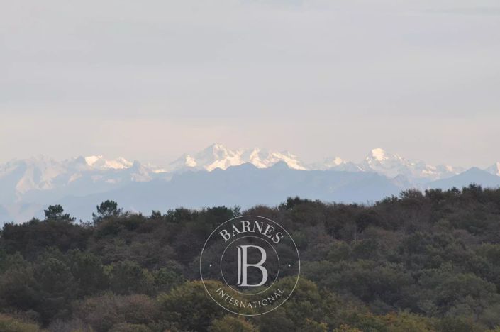 Image No.32-6 Bed House for sale