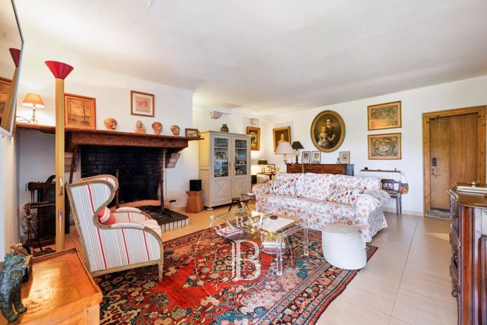 Image No.12-5 Bed House for sale