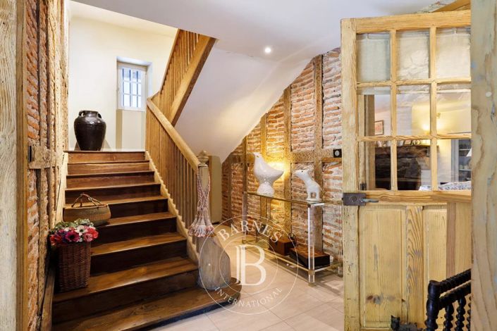 Image No.17-5 Bed House for sale