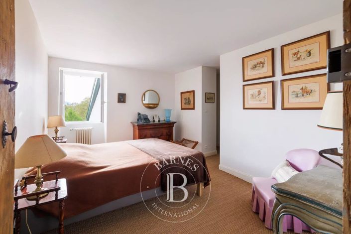 Image No.18-5 Bed House for sale