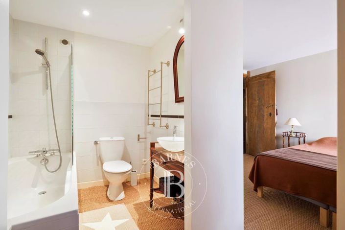 Image No.19-5 Bed House for sale