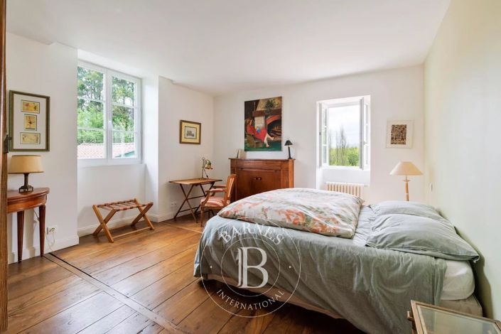 Image No.21-5 Bed House for sale