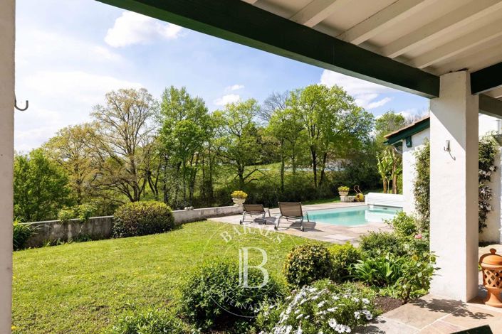 Image No.6-5 Bed House for sale