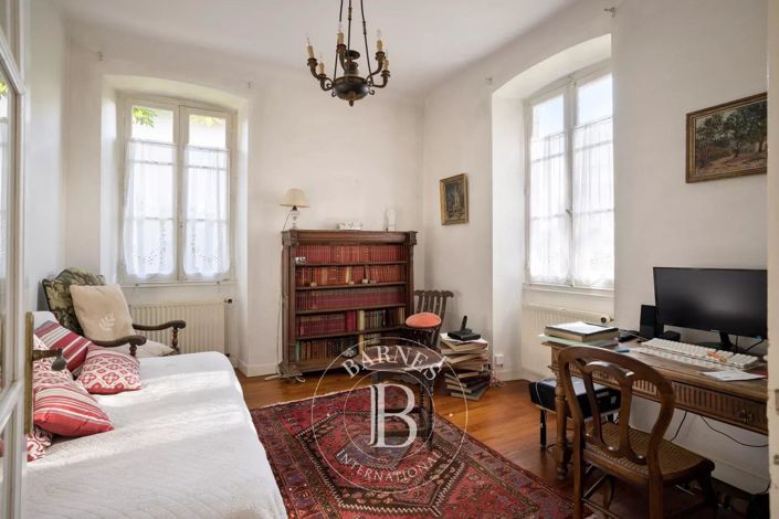 Image No.10-9 Bed House for sale