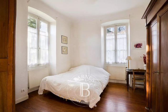 Image No.11-9 Bed House for sale