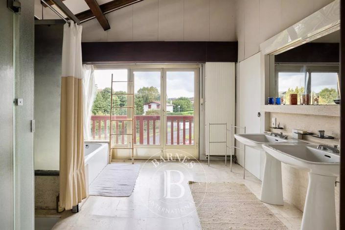 Image No.20-9 Bed House for sale