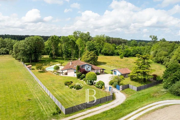 Image No.1-5 Bed House for sale