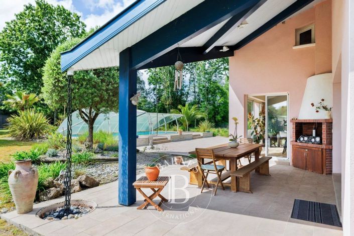 Image No.12-5 Bed House for sale