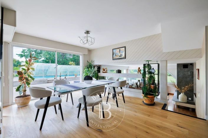 Image No.7-5 Bed House for sale