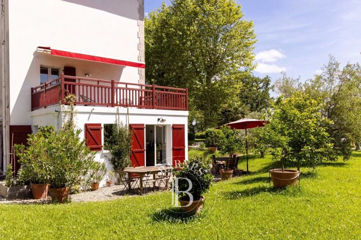 Image No.2-4 Bed House for sale