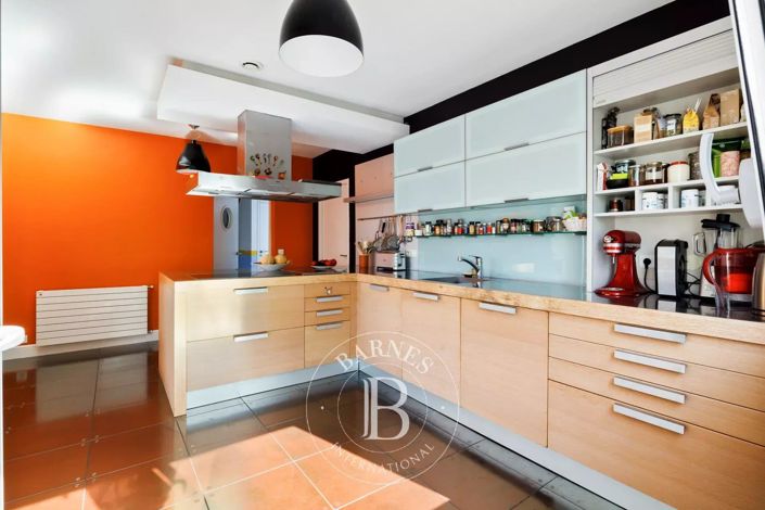 Image No.10-6 Bed House for sale