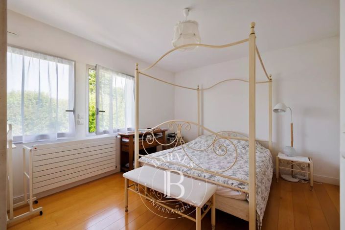 Image No.12-6 Bed House for sale