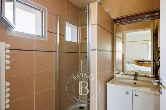 Image No.13-6 Bed House for sale