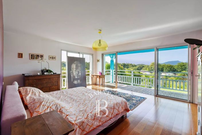 Image No.15-6 Bed House for sale