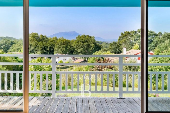 Image No.16-6 Bed House for sale