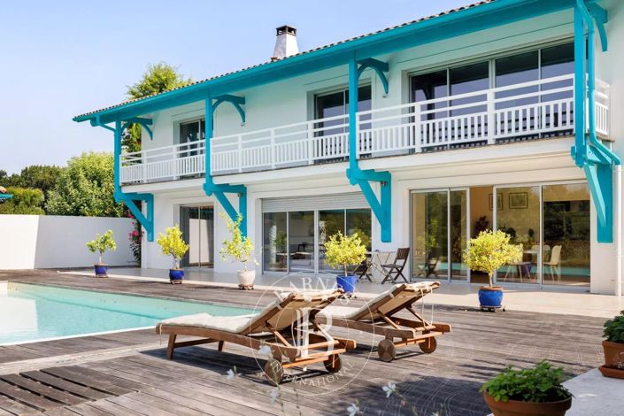 Image No.2-6 Bed House for sale