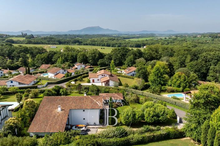 Image No.4-6 Bed House for sale