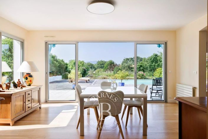 Image No.9-6 Bed House for sale