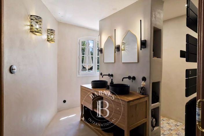 Image No.11-4 Bed House for sale