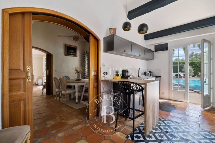 Image No.8-4 Bed House for sale