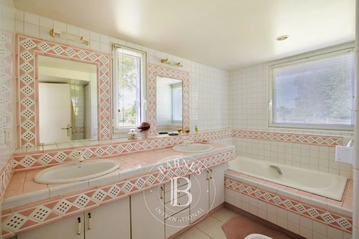 Image No.9-4 Bed House for sale