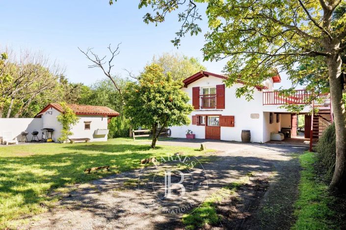 Image No.1-7 Bed House for sale