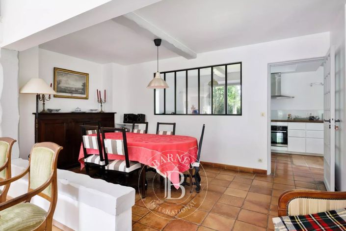 Image No.12-5 Bed House for sale