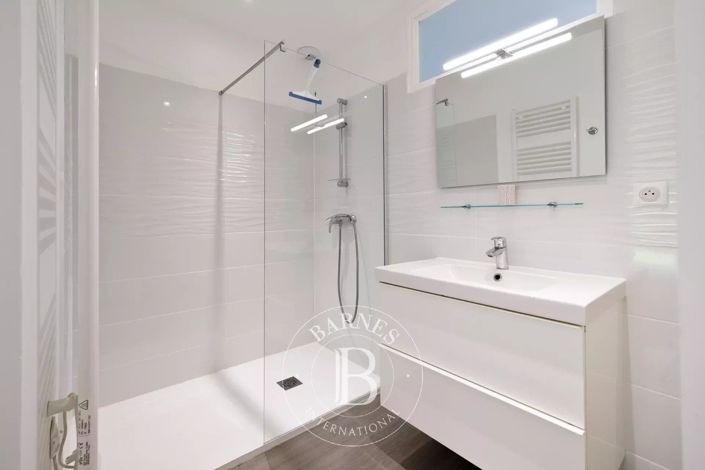 Image No.16-5 Bed House for sale