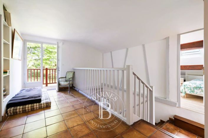 Image No.20-5 Bed House for sale