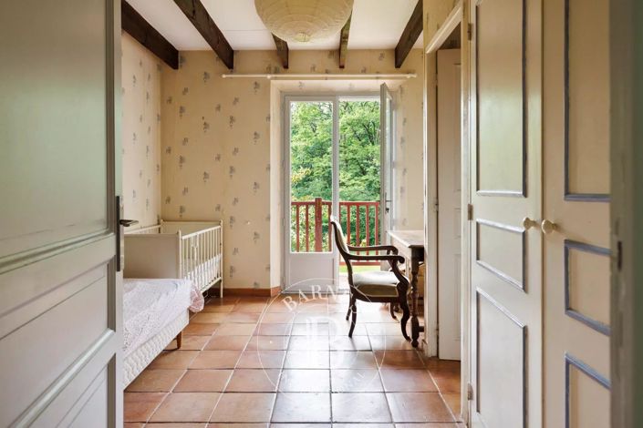 Image No.24-5 Bed House for sale