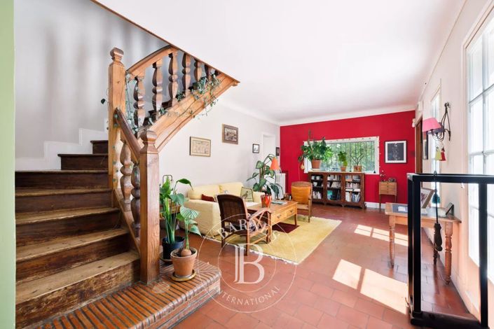 Image No.10-5 Bed House for sale