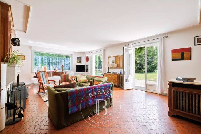 Image No.11-5 Bed House for sale