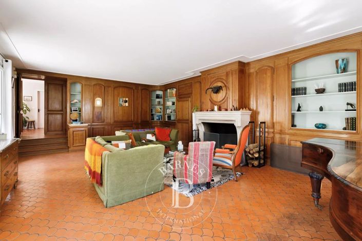 Image No.12-5 Bed House for sale