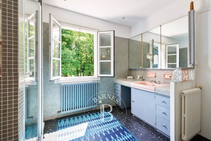 Image No.18-5 Bed House for sale