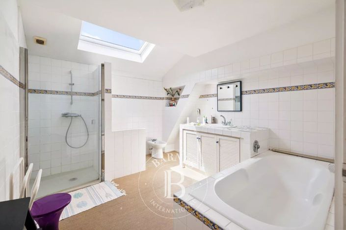 Image No.19-5 Bed House for sale